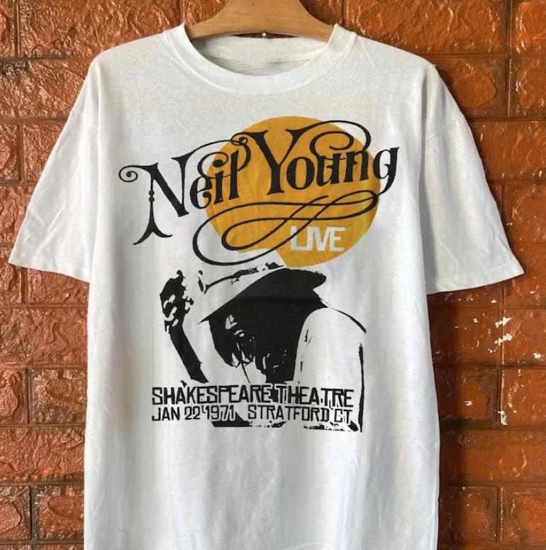Neil Young Live At Shakespeare Theatre 1971 T-Shirt Unisex T-Shirt S