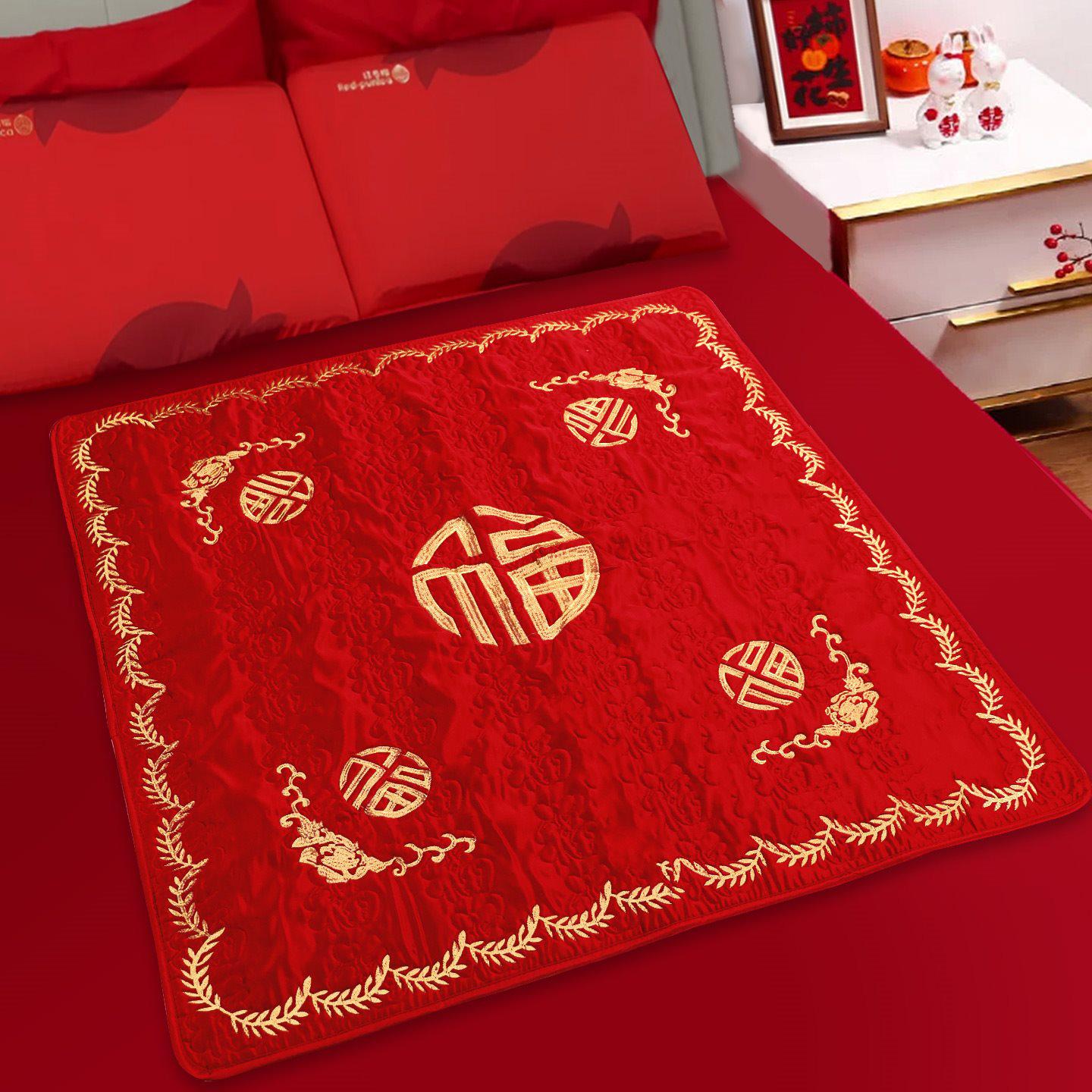 

Набір благословенних подушок для весілля: Щасливий ковдра нареченої та набір подушок для притискання ліжка з червоним приданим.