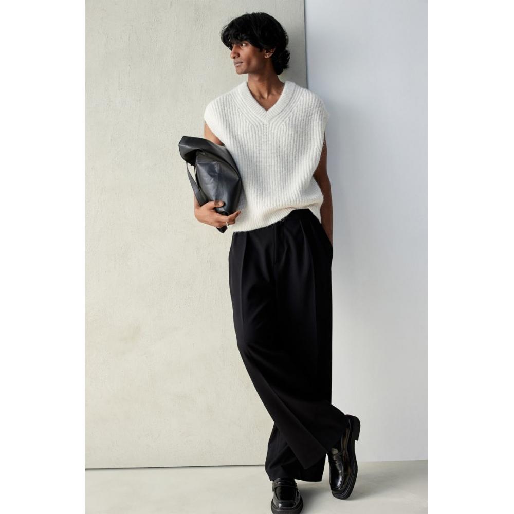H M V Neck Sweater Vest Loose Fit creaM