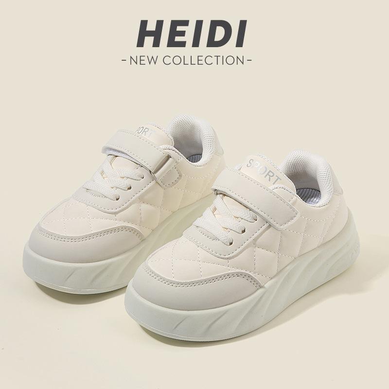 Dziecięce buty sportowe 2025 wiosna i jesień chłopięce codzienne buty typu board shoes lekkie dziewczęce małe białe buty miękka podeszwa dziecięce buty chlebek pojedyncze