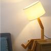 Massivt trä Robot Creative Skrivbordslampa Sovrumslampa