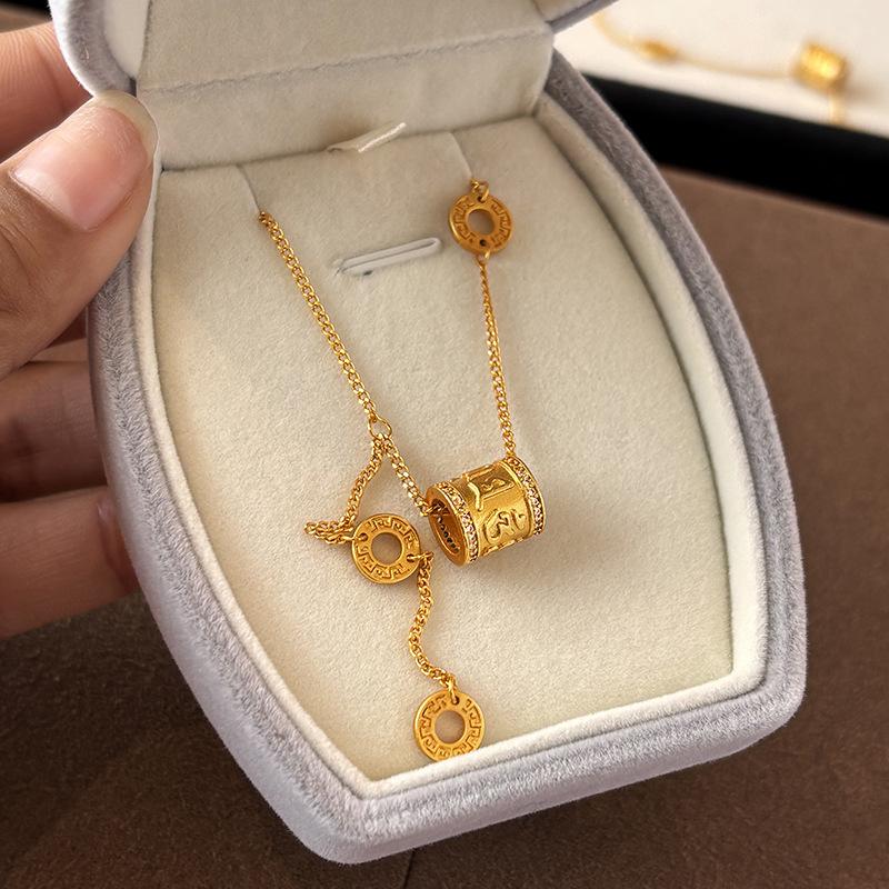 Zircon Printed Pendant Necklace Fashion Light Luxury Collarbone Chain New Item Jewelry Women's High Sense