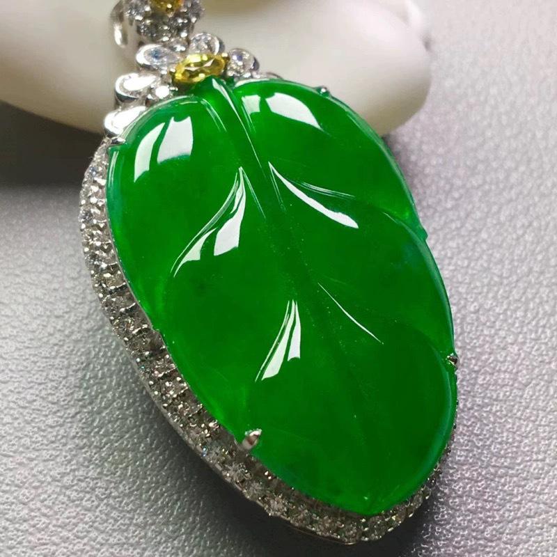 Bright Green Jadeite Pendant - Ice Type Leaf & Buddha Guanyin Design, 18 Inlaid