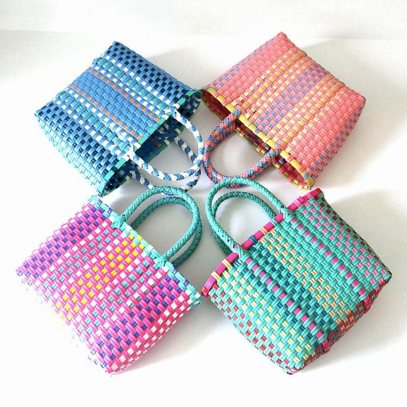 2022 Bunte gewebte Umhängetaschen für Damen Sommer Strandtasche Marken Crossbody-Tasche Niedliche Geldbörsen und Handtasche Luxus Designer-Tasche