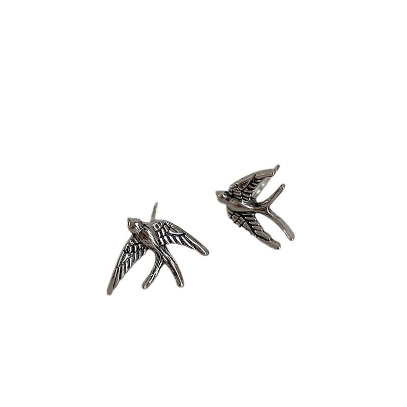 Retro Style Old Swallow Stud Earrings Women Light Luxury Exquisite Elegance Personality Fashion Unique Versatile Earrings