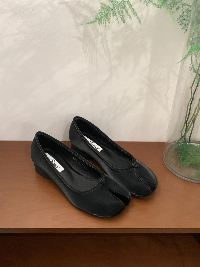 Flat-bottomed Niche Design Pig's Trotters Shoes Women's Shoes 2025 New Spring Sub-toed Pig's Feet Single Shoes Korean Version of Horseshoe Shoes