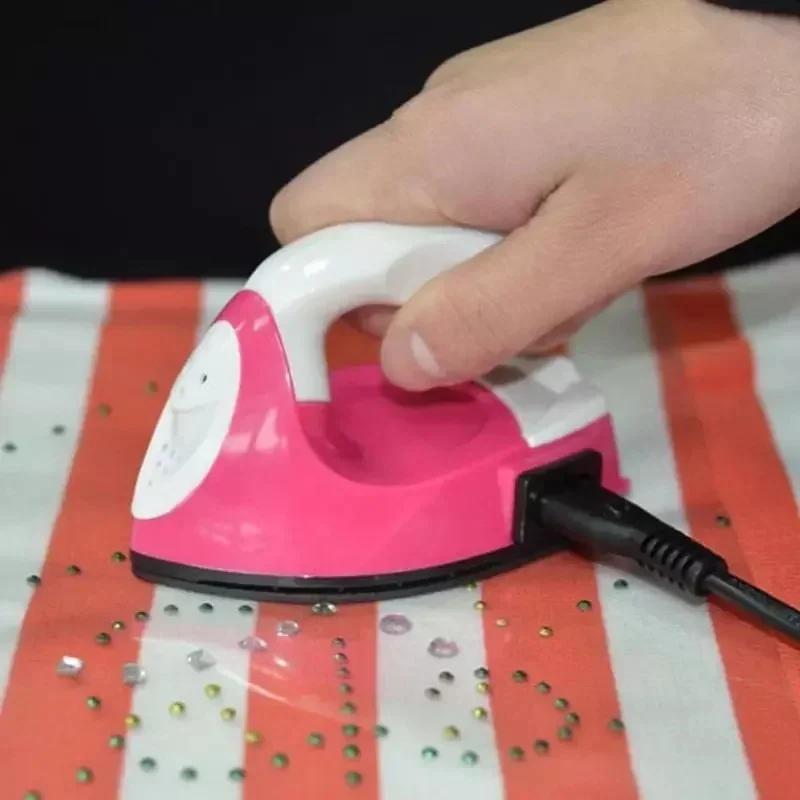 Nuovo Mini Ferro da Stiro Elettrico Portatile Design Protezione dal Calore Portatile da Viaggio Accessori per Stiratura Abbigliamento Cucito Artigianato Casa