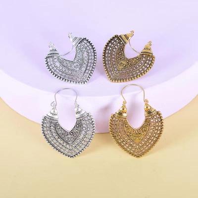 Vintage Ethnic Style Hollow Heart Earrings Fashionable Gypsy Micro Carved U-shaped Earrings Womens Jewelry Dangle Earring Gifts