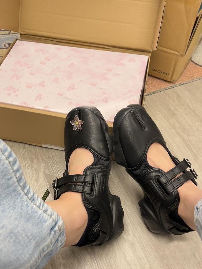 

Women s split-toed ninja shoes pig s feet ugly shoes sports sandals mesh sports casual shoes Velcro Mary Jane single shoes 40 female size