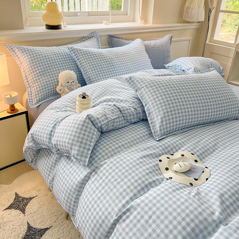 3pcs Simple, Soft and Skin-friendly Duvet Cover 3-piece Set (1 Duvet Cover +2 Pillowcases) (without Core) Modern and Breathable