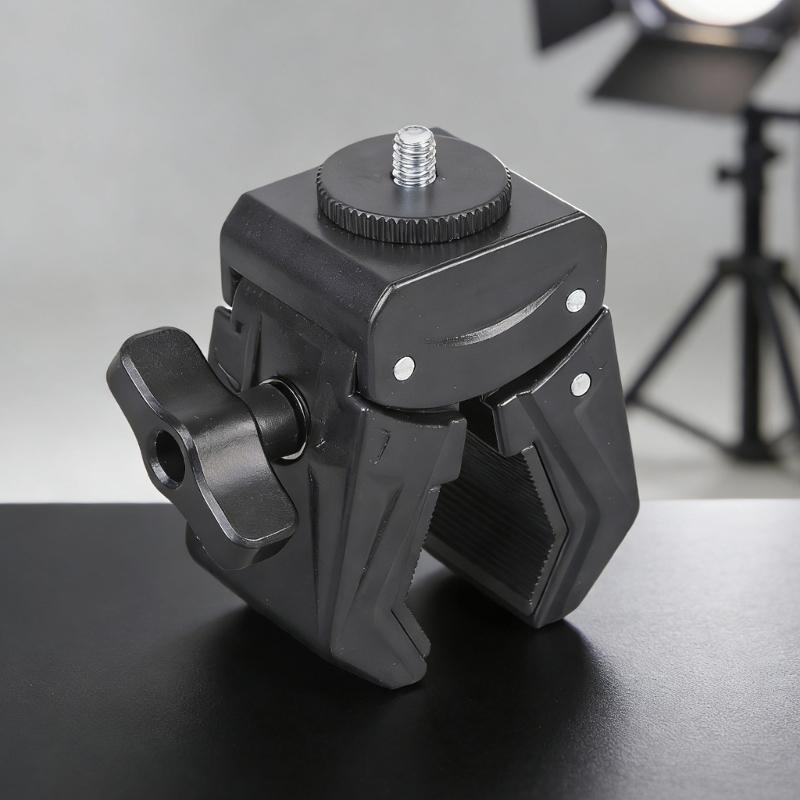 Adattatore Universale per Treppiede Foro Filettato da 1/4 di Pollice per Fotocamere Sportive con Morsetto Regolabile da 15 mm a 45 mm
