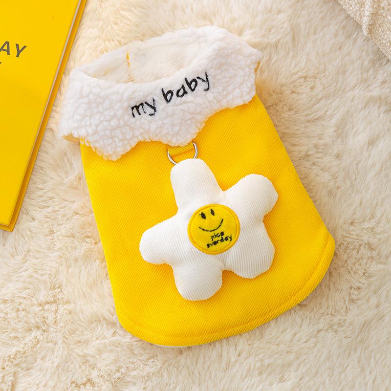 

Милый цветок со смайликом может вести кошачий жилет, чтобы согревать осенью и зимой, вельветовая одежда для питомцев для двух ног, для щенков тедди XS (recommended weight 1-1.5kg)