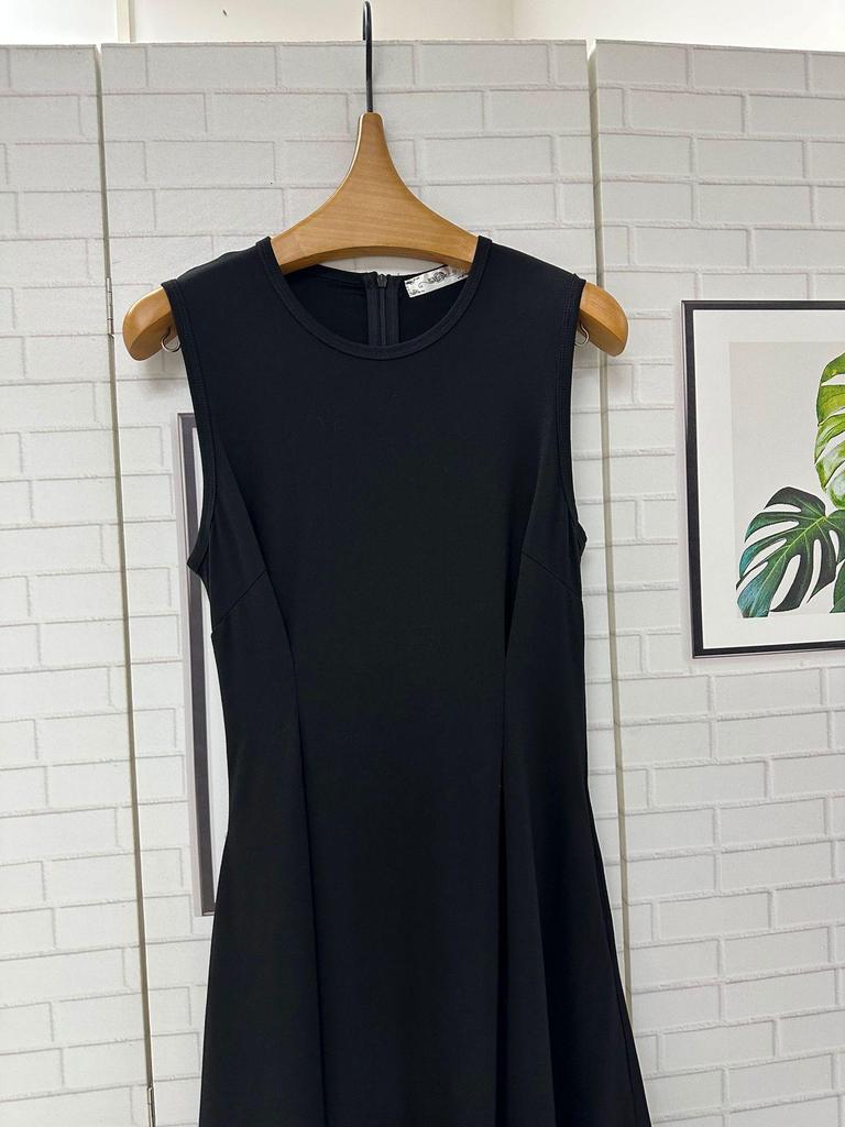 Elegant Sleeveless Waist-Cinching Black Maxi Dress for Women, Summer 2026 Style