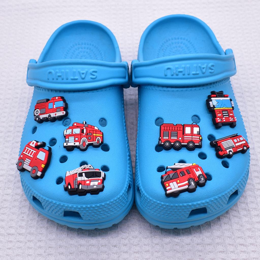 9-12 Stück Cartoon Feuerwehrauto Flamme Feuerwehr Schuhanhänger PVC Dekorationsschnalle Sandale Abnehmbar Wasserdicht Als Weihnachtsgeschenk