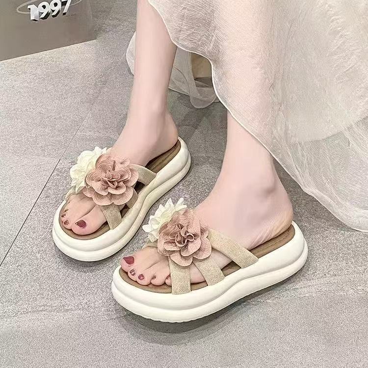 New one-word slippers women's summer wear Internet celebrity two-color flower thick bottom cool slippers fashion non-slip comfortable beach sandals