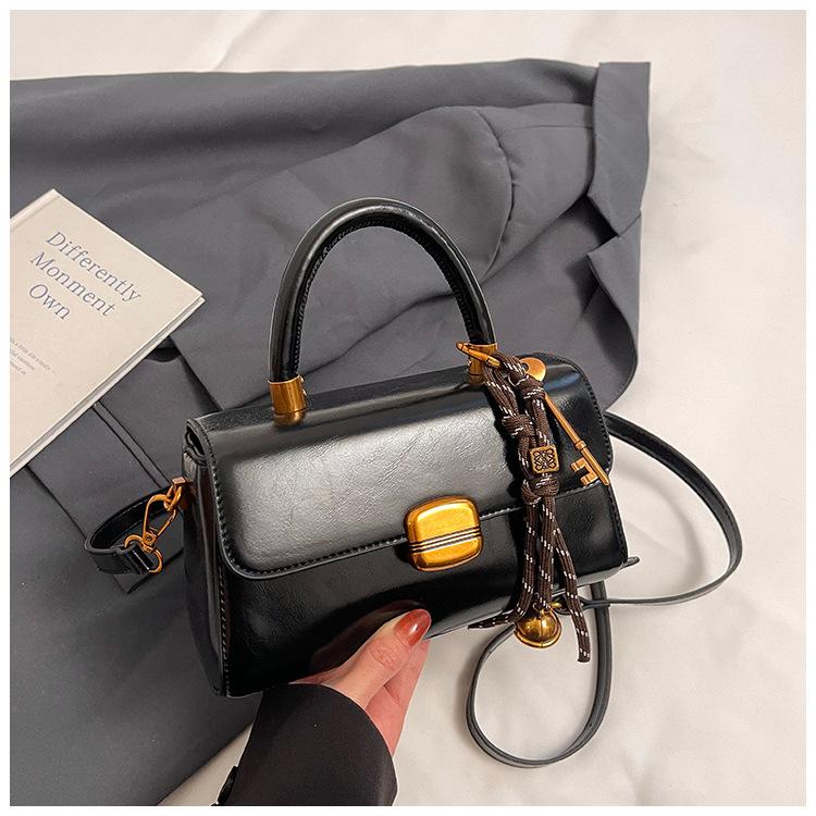 Premium retro bag women's new autumn and winter versatile messenger bag fashion portable small square bag tide