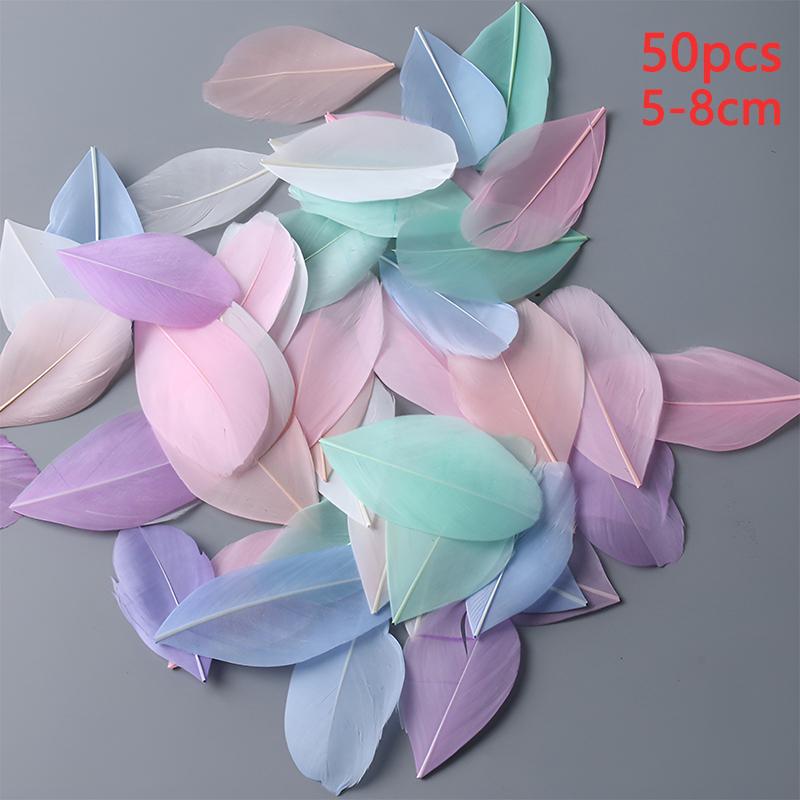 50Pcs Feathers Decoration Small 5-8Cm Mixed Colors For Crafts Clothing Red Green Hats Blue Black White Wedding Trim Piume Goose