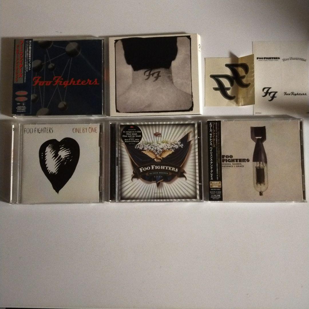 

[USED] FOO FIGHTERS 5-piece set with 2 stickers
