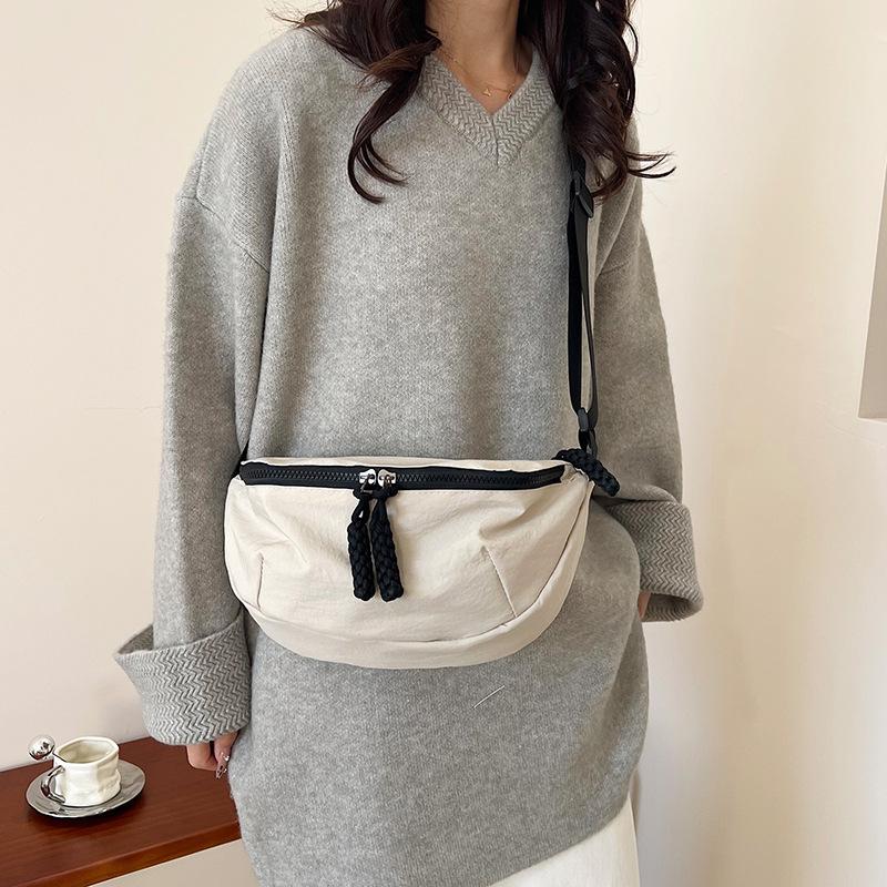 

Casual nylon dumpling bag, simple and portable, versatile mobile phone bag, fashionable breast bag, sports one-shoulder messenger bag. бежевый