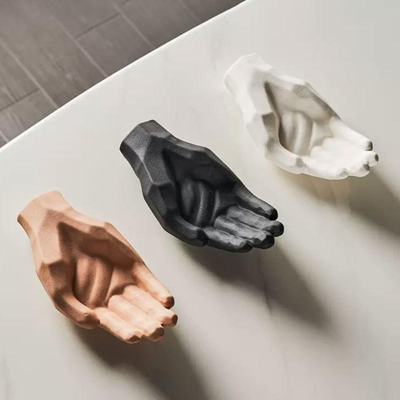 Resin Handicrafts Geometric Crystal Ball Palm Ornament Artistic Hand Sculpture Ball Handler Decorative Figurines Home Decoration