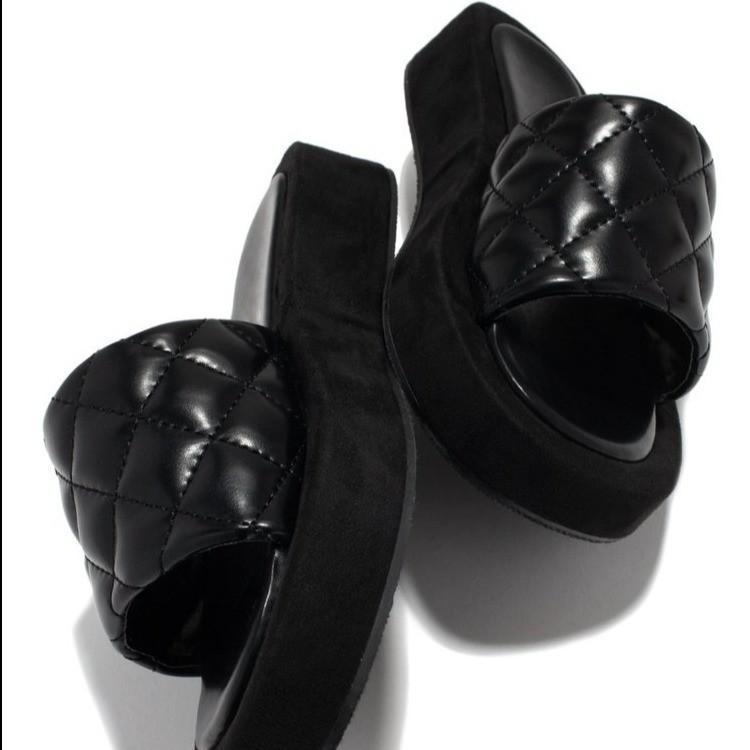 Large size thick-soled slippers women's 2025 new one-character sewing line plaid foreign trade round head casual slippers