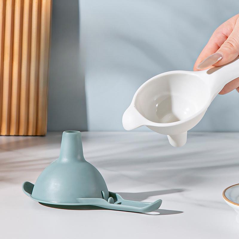 Simple and Practical Kitchen Funnel Oil Drain Large-diameter Plastic Funnel Liquid Oil Funnel Oil Can Drain