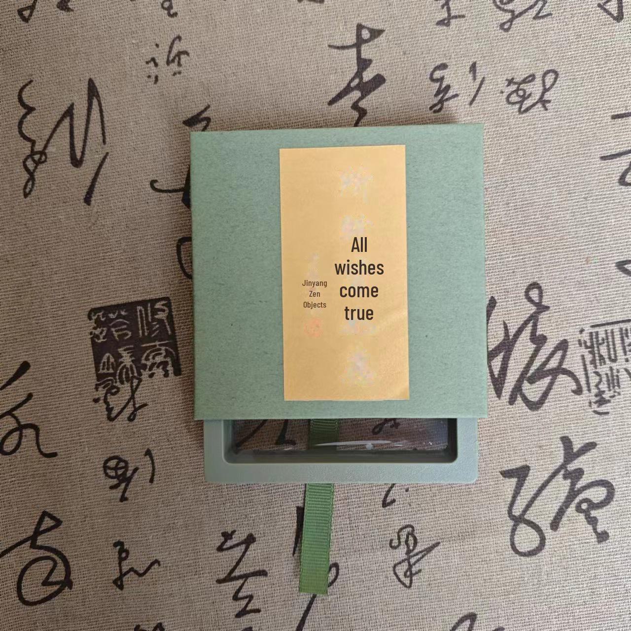 

Браслет из двух бусин красного сандалового дерева и серого агата в китайском стиле