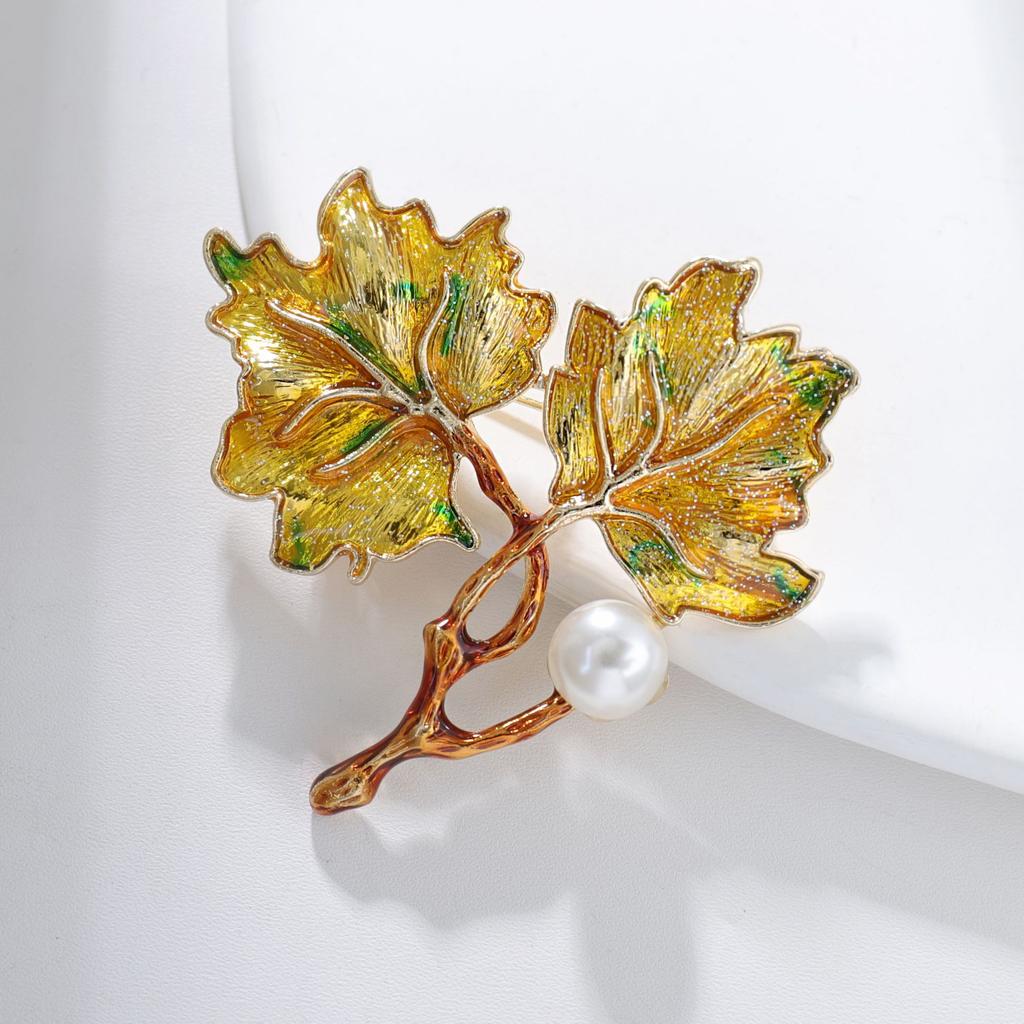 SKEDS Fashion Women Camellia Flower Crystal Enamel Brooches Pins Elegant Lady Plant Party Wedding Accessories Jewelry Corsage