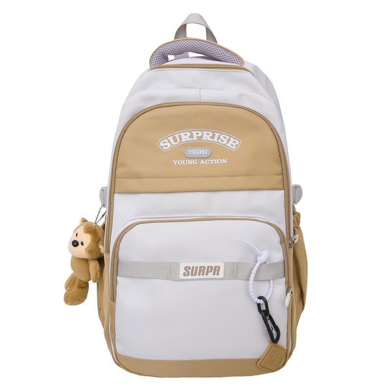 Japanese and Korean colleges have contrasting colors and large-capacitystudent schoolbags. New exquisite junior high school and high school backpacks.