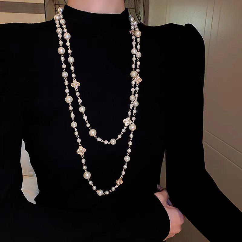 Elegant Pearl Four-Leaf Clover Women's Necklace - Versatile Layered Sweater Chain for Autumn/Winter