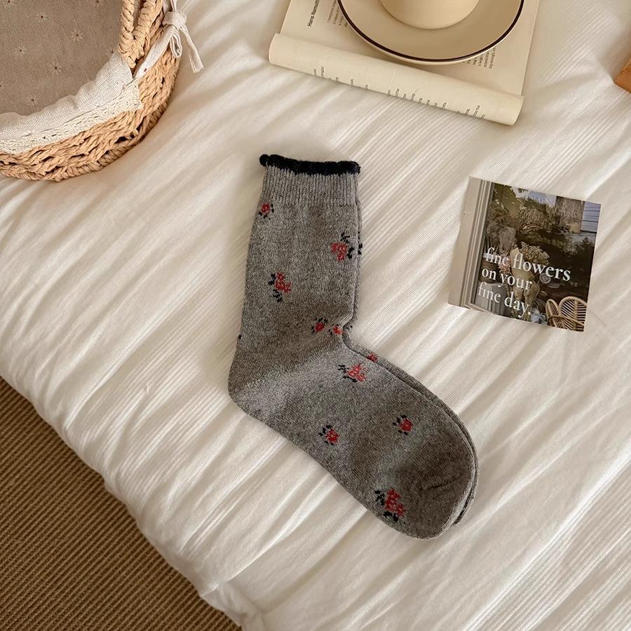 New Autumn And Winter Stacking Socks Children Mori Floral Sweet Sister Warm Medium Tube Calf Socks Contrasting Color Boneless Soft Waxy Cotton Socks
