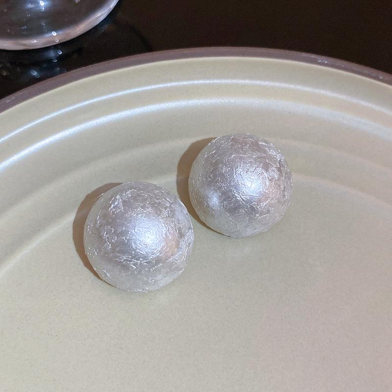 French Retro Pearl Flower Stud Earrings: Elegant, Fashionable, Versatile High-End Accessories for Women