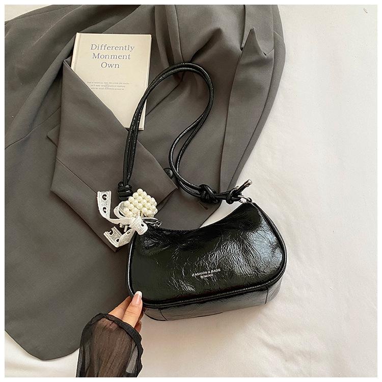 Korean Version of Fashion Portable Solid Color Cloud Bag Women's 2025 New Foreign Style Texture Messenger Women's Bag Gentle Shoulder Bag