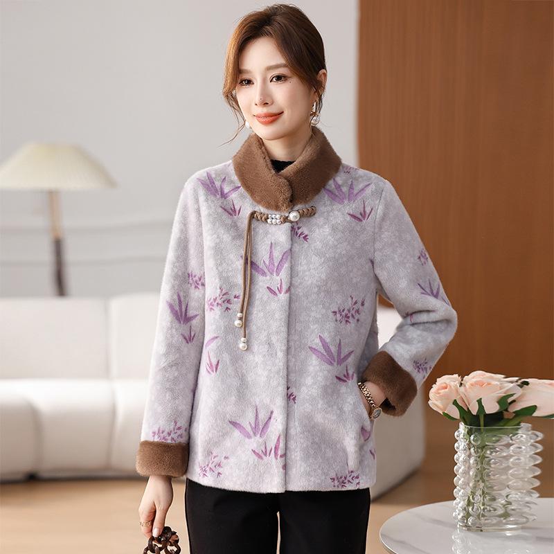 Mom's 2024 Waterproof Mink Velvet Short Jacket: Chinese Style Leather and Fur for Middle-Aged & Elderly Women