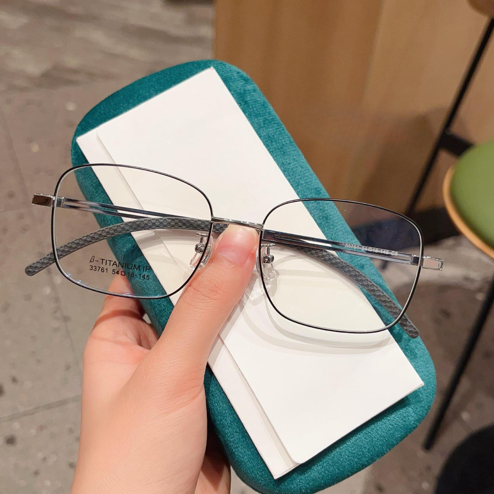 

Модные ретро многоугольные очки в оправе с полыми дужками для мужчин и женщин. Простые очки могут быть оснащены степенями.