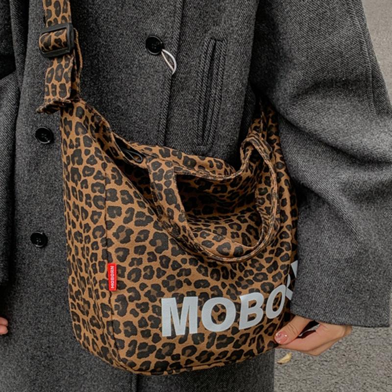 Tote Bag, Women's Large-capacity Single-shoulder Underarm Bag, Simple Crossbody Bag, Trendy Shopping Bag for Shopping