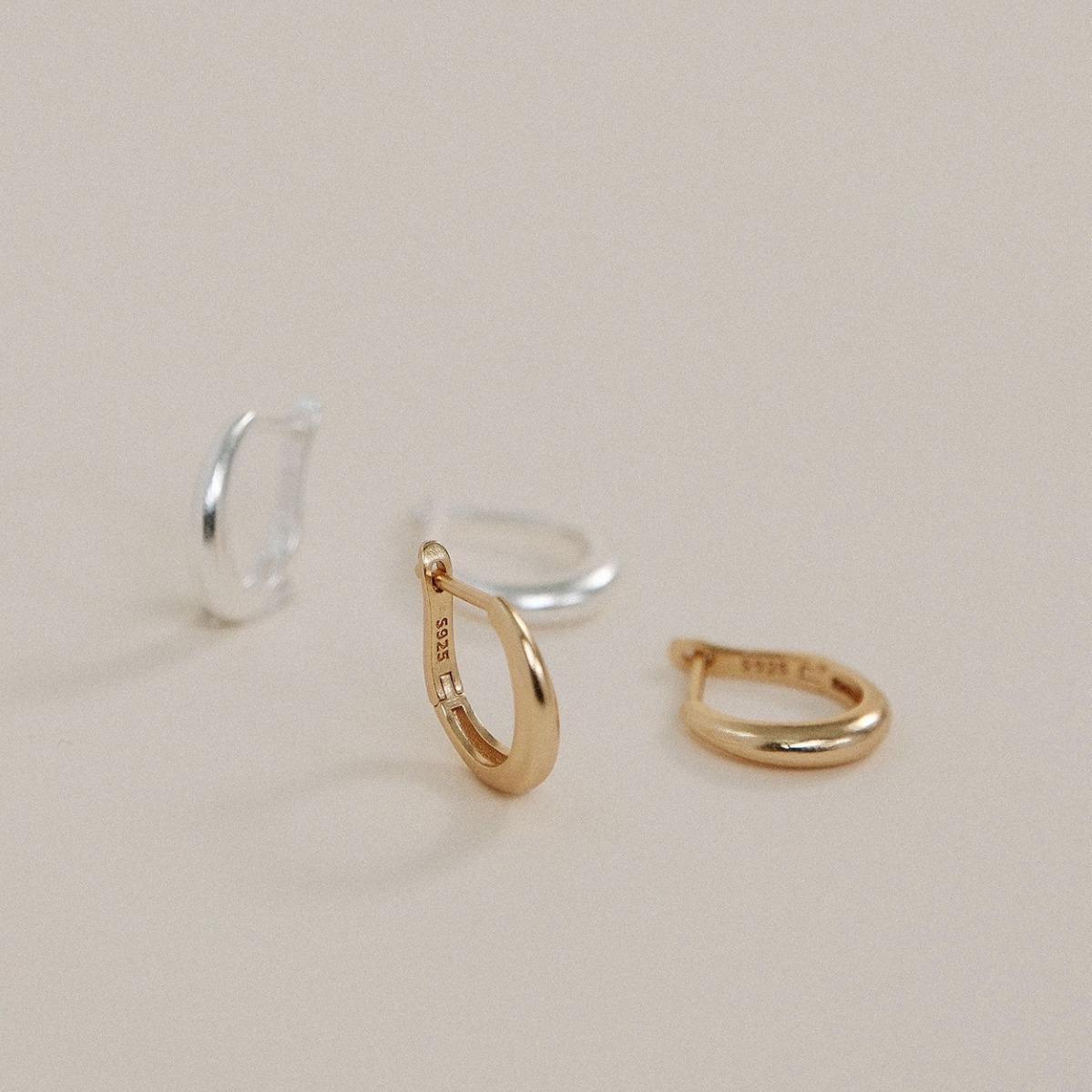 18K Gold-Plated S925 Sterling Silver Single Hoop Earrings for Women - High-End, Simple, Versatile, Personalized Design 18K Gold Pair