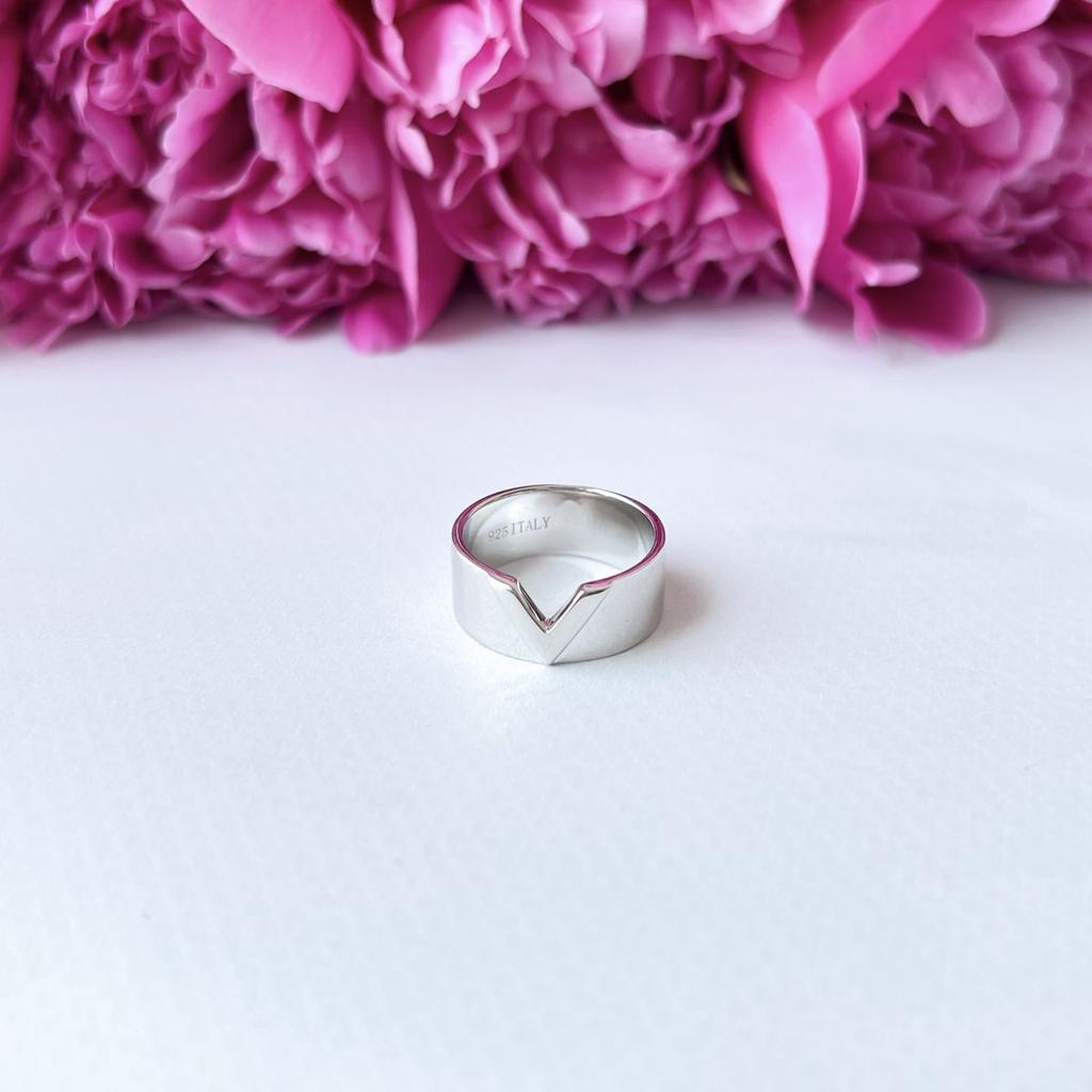 Srebrny pierścionek bez kamieni (2143406)