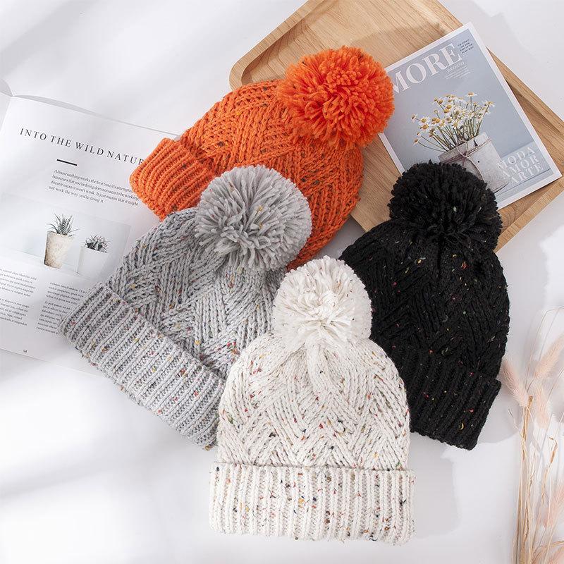 Spot New Curled Hairball Knitted Hat Women, Solid Color Pullover Warm Hat, European and American Wool Hat Women