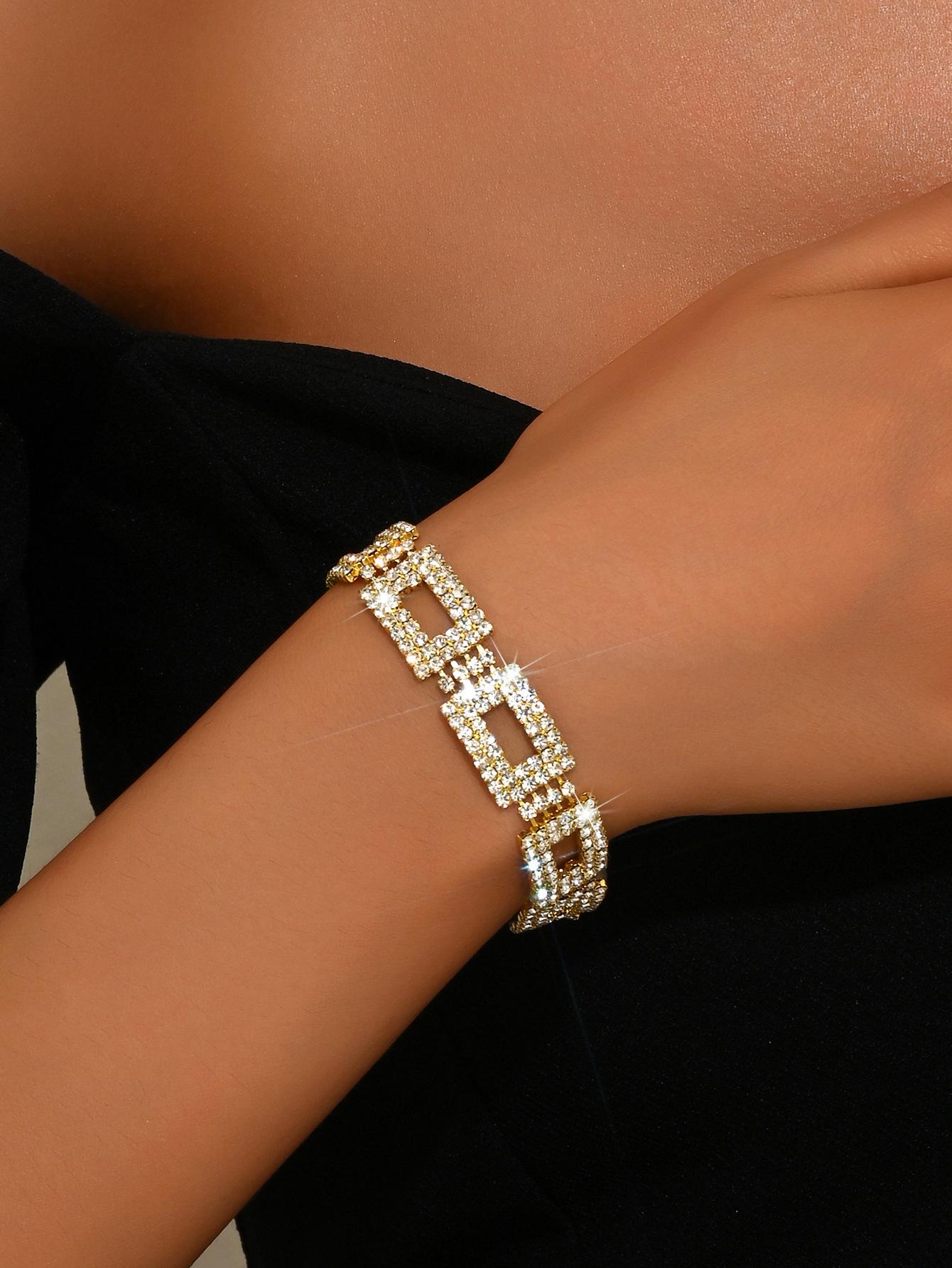 

Комплект ювелирных изделий: высококачественное ожерелье из трех частей с бриллиантами, серьги, браслет, вечернее платье, ювелирные изделия, аксессуары.