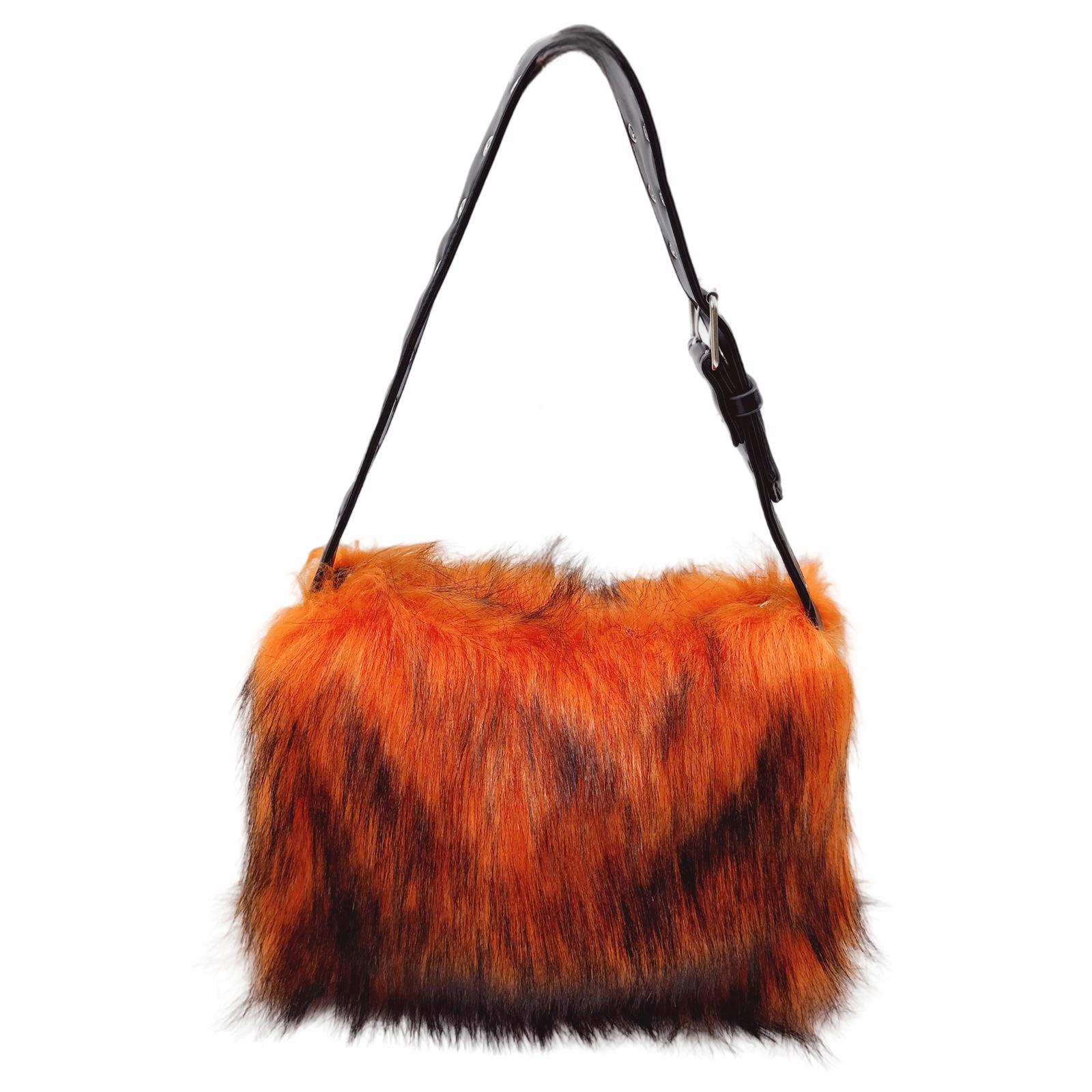 

Long Plush Locomotive Shoulder Bags for Women Belt Design Y2k Girls Faux Fur Handbags Large Tote Winter Furry Underarm Bag