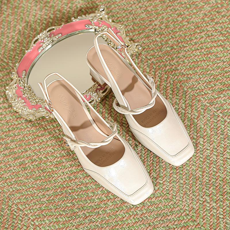 One Word with Bag Head Sandals Women's Thick Heel Summer 2025 New Middle Heel Square Head Rear Empty Single Shoes Red High Heels
