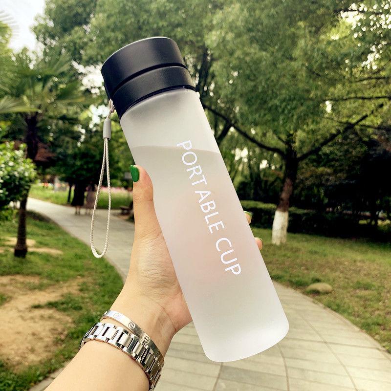 "Durable, High-temperature-resistant Sports Water Cup, Portable and Unisex Design with Large Capacity for Students."