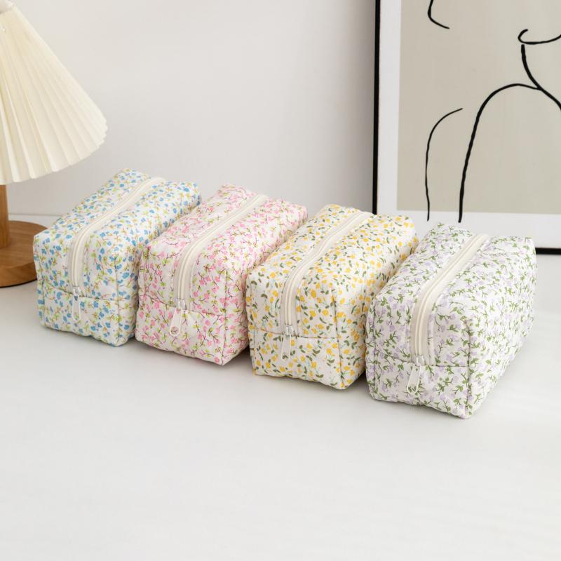 Storage Organizer Floral Puffy Quilted Makeup Bag Flower Printed Cosmetic Pouch Large Travel Cosmetic Bag Makeup Accessory