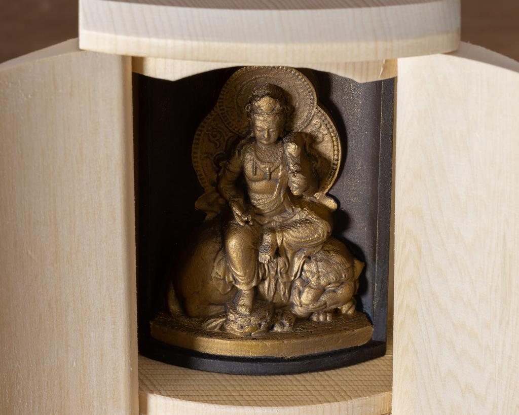 Zeku Fugen Bodhisattva Buddha-Statue in einem Schrein Gebet am Berg Koya Kongo Tierkreiszeichen-Talisman für diejenigen, die in den Jahren des Drachen und der Schlange geboren wurden (Gold