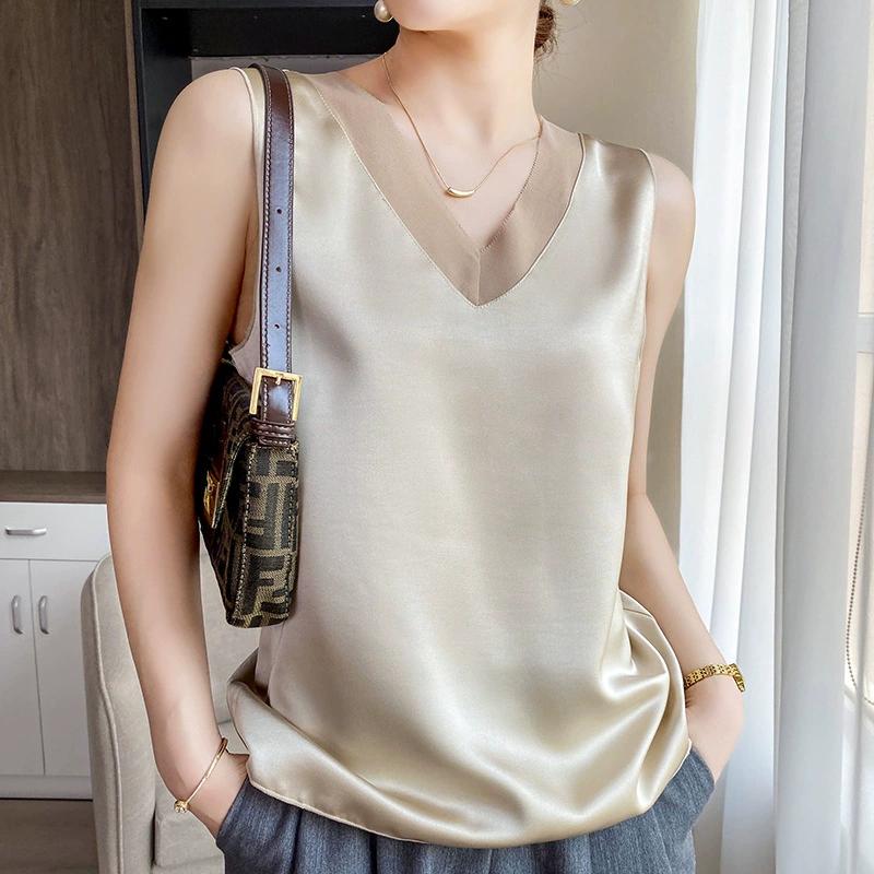 Camisole en soie glacée à col en V et épaules larges pour femme
