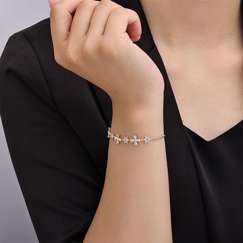 Elegante Braccialetto con Coulisse in Zirconi Europei e Americani - Accessorio Lucido in Lega di Rame da Donna