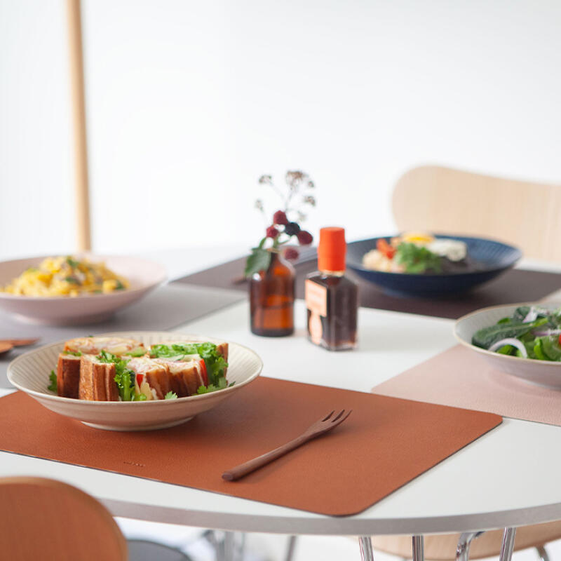 Highly versatile double-sided leather table mat by 8design Square pink + deep gray