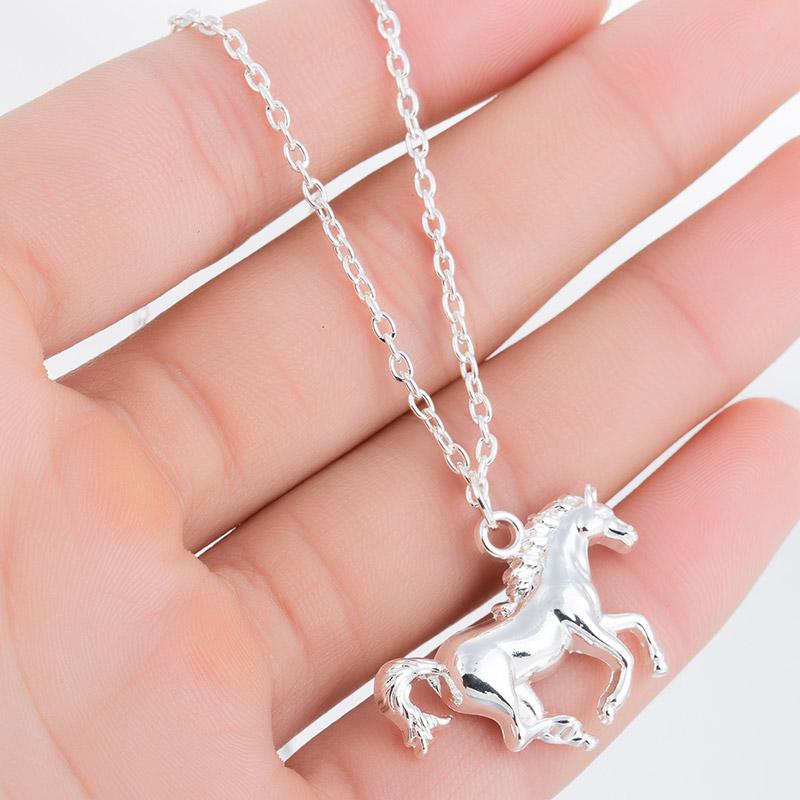 Lucky Running Horse Pendant Necklace Women Jewelry Cute Animal Horseshoe Horse Necklaces Mother's Day Accessories