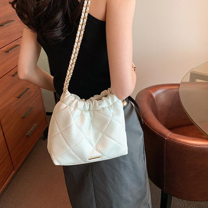 Premium Texture Small Bag Women's Summer 2025 New Trendy Niche Diamond Chain Bag Shoulder Messenger Bag Bucket Bag